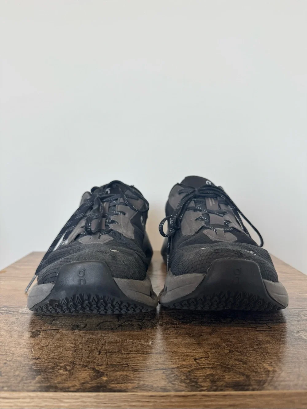 On Cloud Womens Black Cloudrunner 2 Waterproof Sneakers CloudTec Cushioning Sz 9